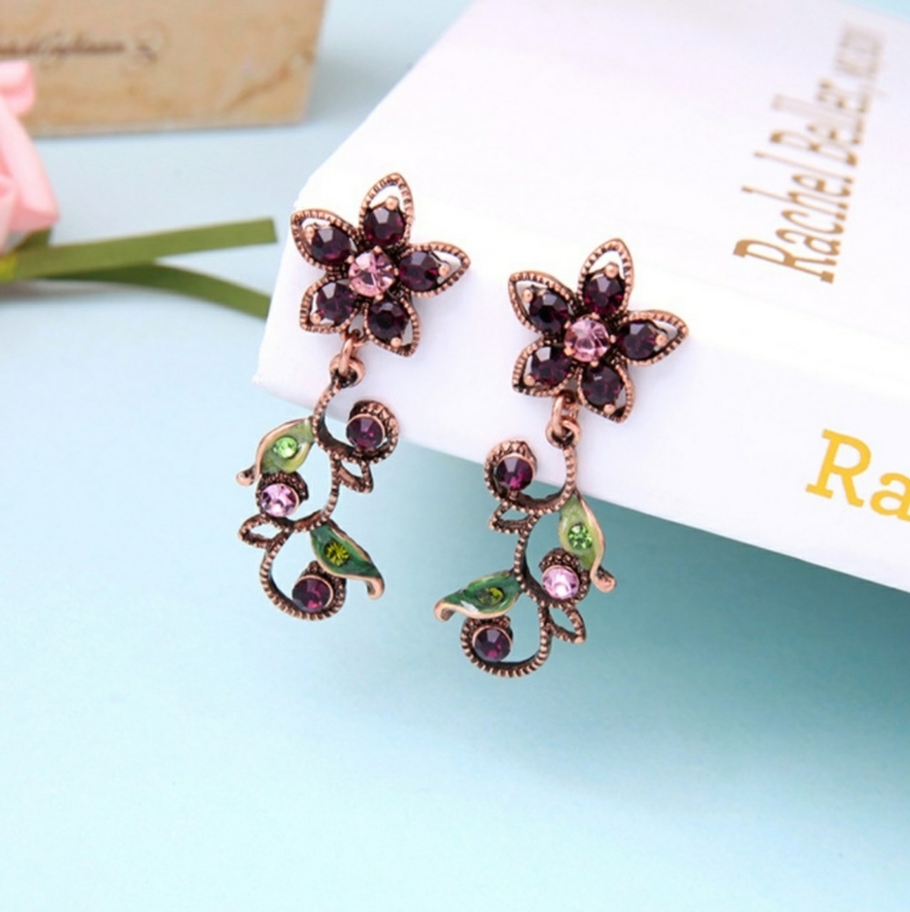 ‼️CLEARANCE PRICE FIRM‼️💥Crystal Flower Earrings💥 - Picture 2 of 4